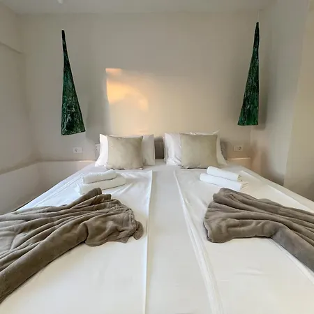 Apartment Ocean Floor